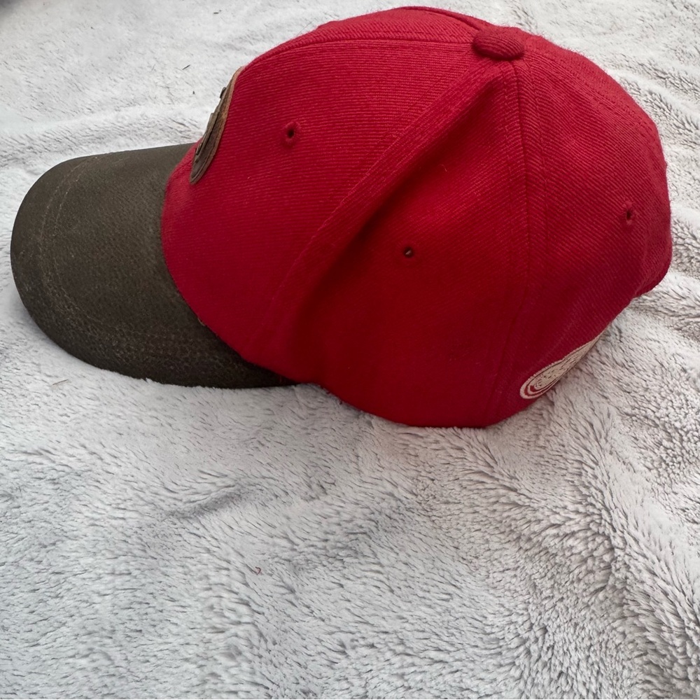 Vintage Detroit Red Wings ANNCO Leather Patch Adjustable Cap 90s– Fair Condition - Picture 3 of 11